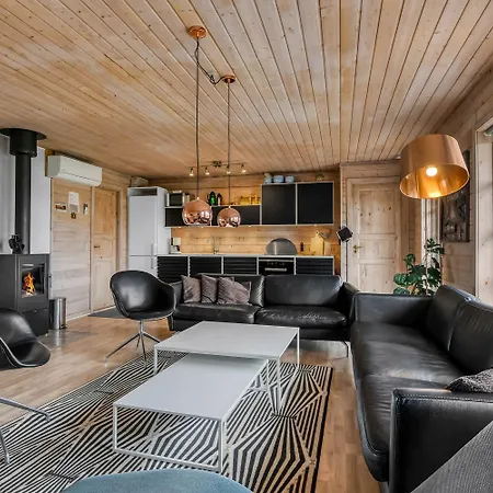 Feriehus Beautiful Log House With Free Wi-fi-sj655