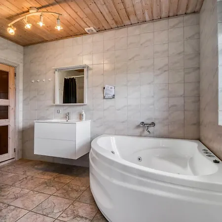 Beautiful Log House With Free Wi-fi-sj655 * Harboør